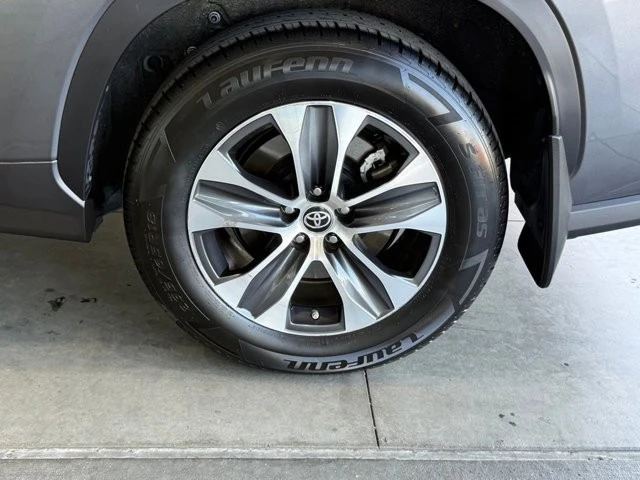2023 Toyota Highlander - Image 17 of 21