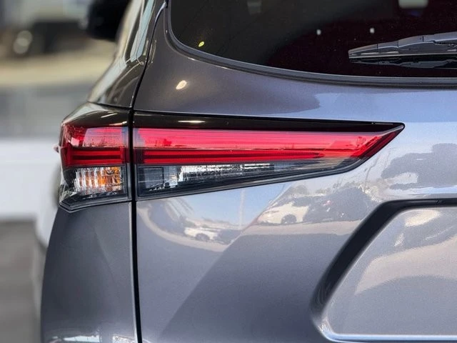 2023 Toyota Highlander - Image 12 of 21