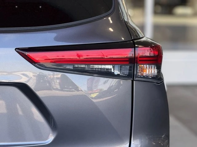 2023 Toyota Highlander - Image 13 of 21