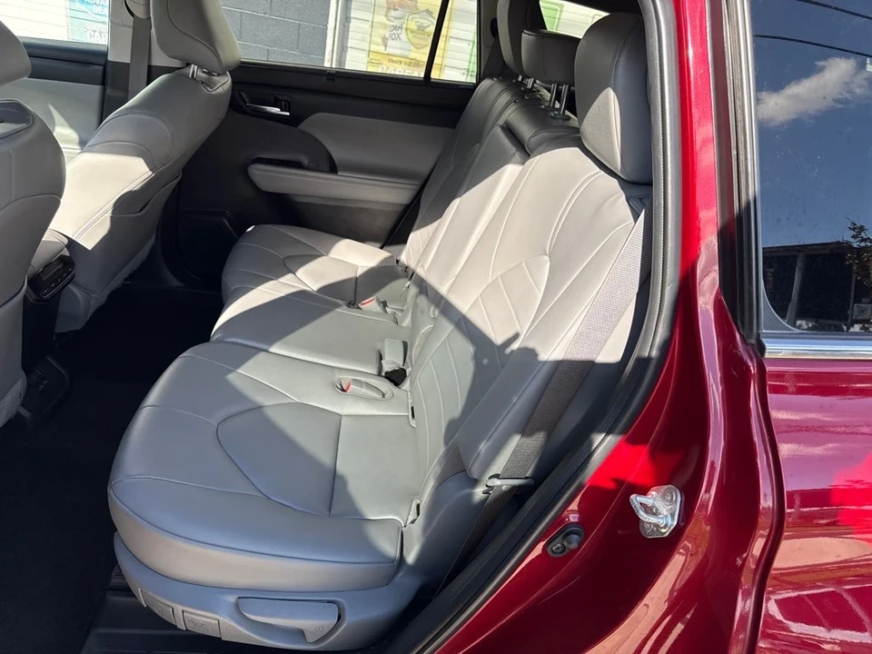 2023 Toyota Highlander - Image 11 of 21
