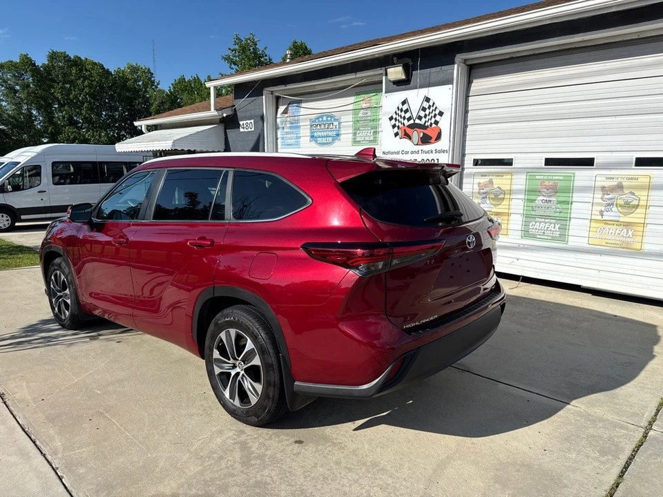 2023 Toyota Highlander - Image 2 of 21