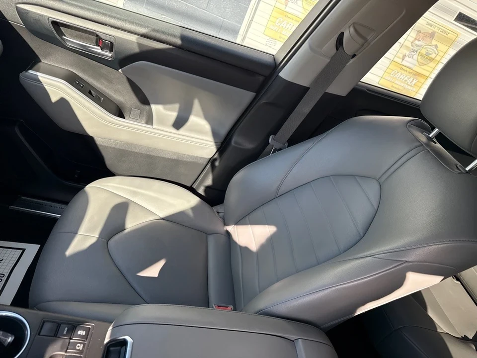2023 Toyota Highlander - Image 10 of 21