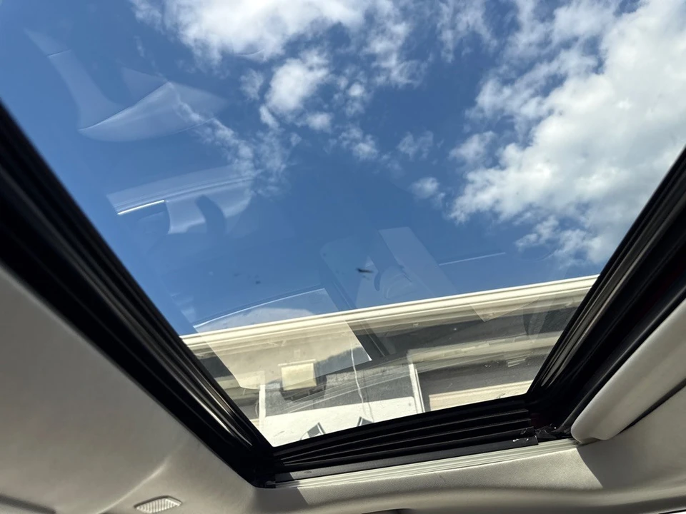 2023 Toyota Highlander - Image 19 of 21