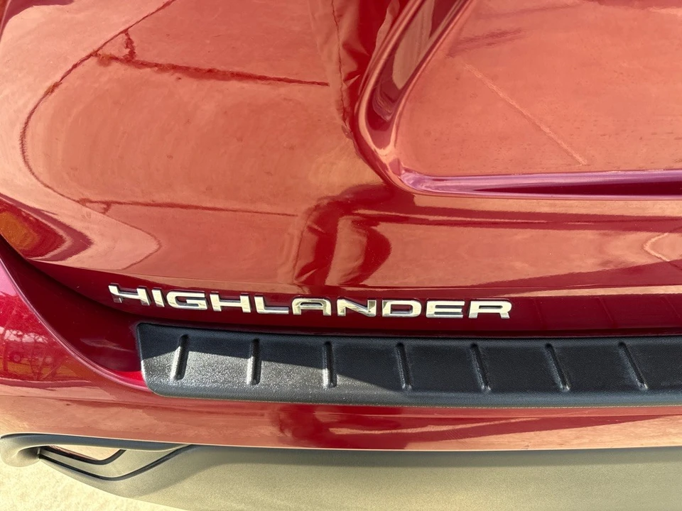 2023 Toyota Highlander - Image 7 of 21