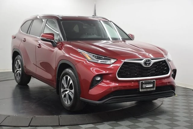 2023 Toyota Highlander - Image 8 of 12