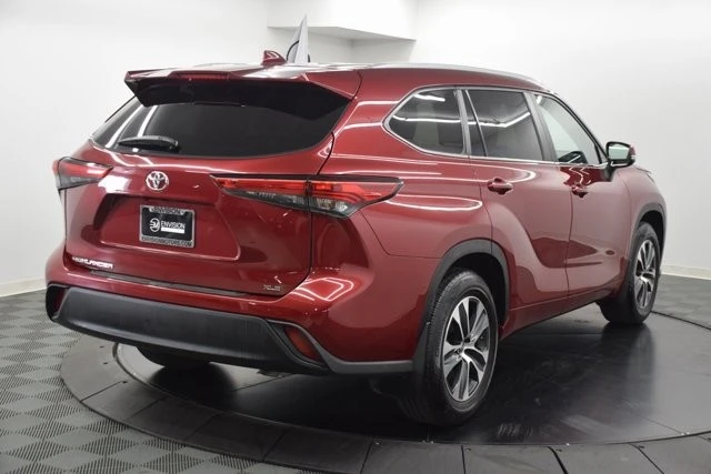 2023 Toyota Highlander - Image 7 of 12