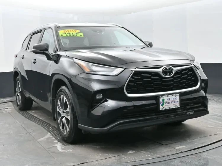 2023 Toyota Highlander - Image 3 of 12