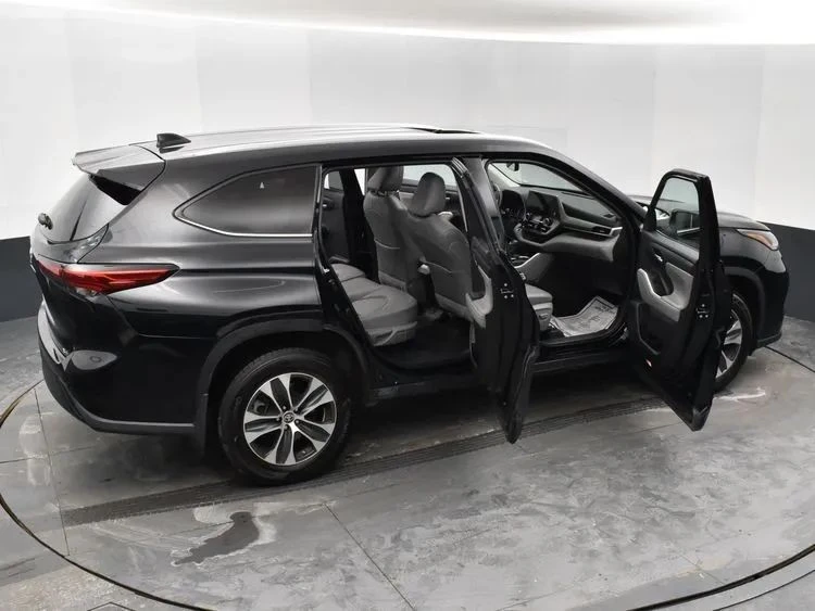 2023 Toyota Highlander - Image 6 of 12