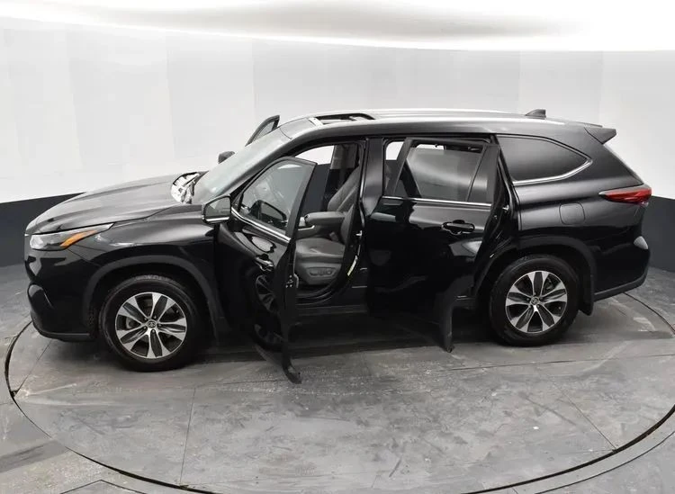 2023 Toyota Highlander - Image 7 of 12