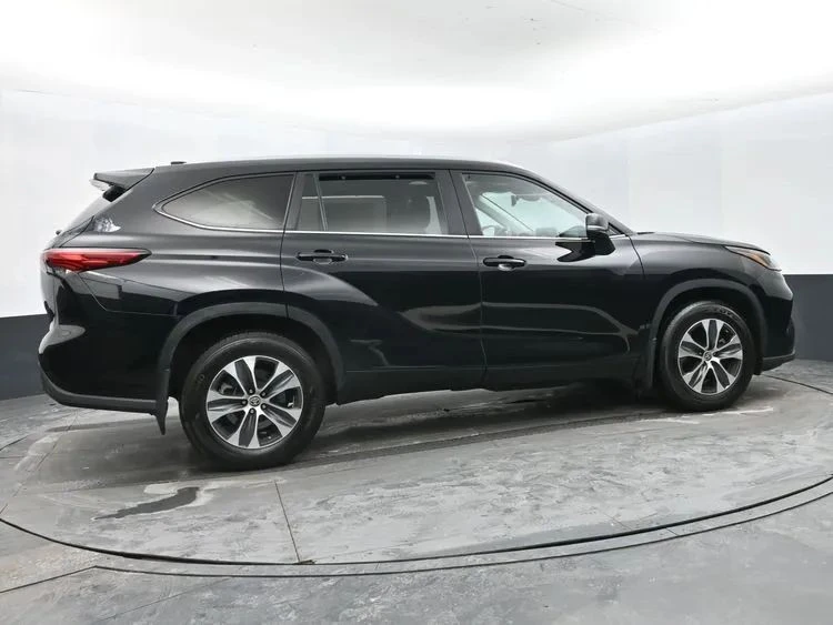 2023 Toyota Highlander - Image 4 of 12