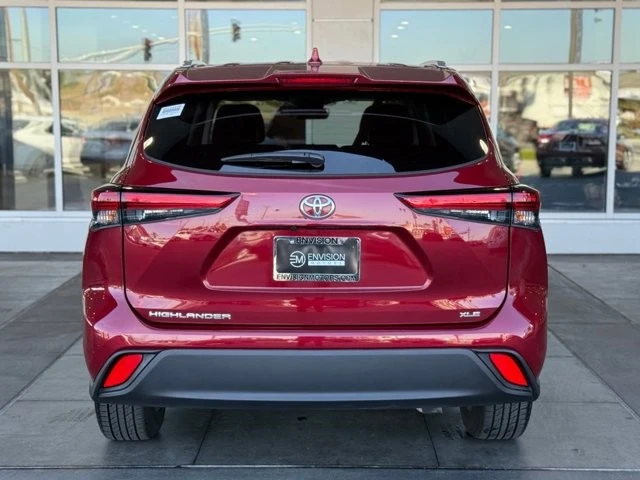 2023 Toyota Highlander - Image 10 of 12