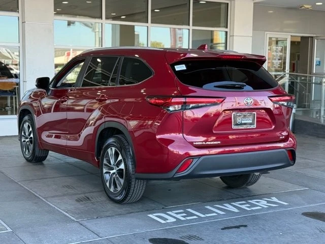 2023 Toyota Highlander - Image 9 of 12
