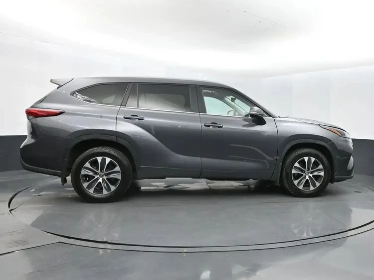 2023 Toyota Highlander - Image 4 of 12