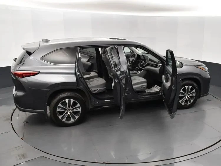 2023 Toyota Highlander - Image 6 of 12