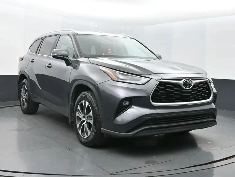 2023 Toyota Highlander - Image 2 of 12