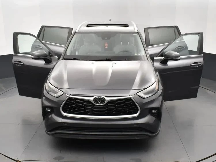 2023 Toyota Highlander - Image 10 of 12