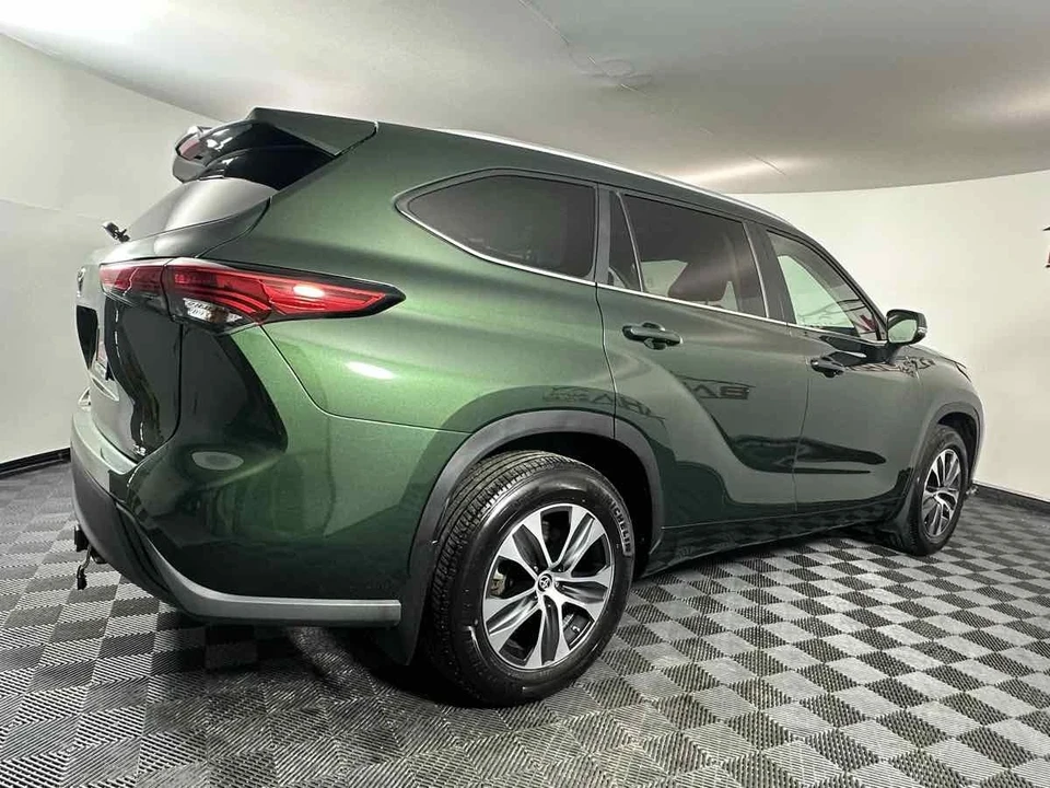 2023 Toyota Highlander - Image 9 of 21