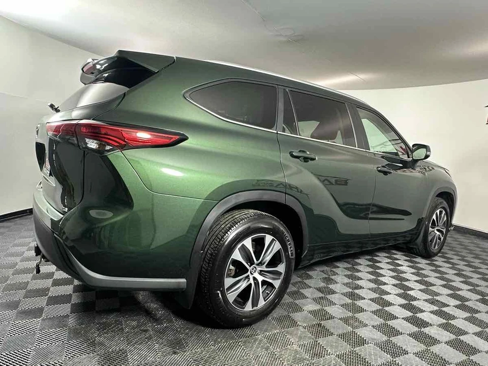 2023 Toyota Highlander - Image 9 of 21