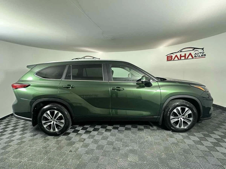 2023 Toyota Highlander - Image 10 of 21