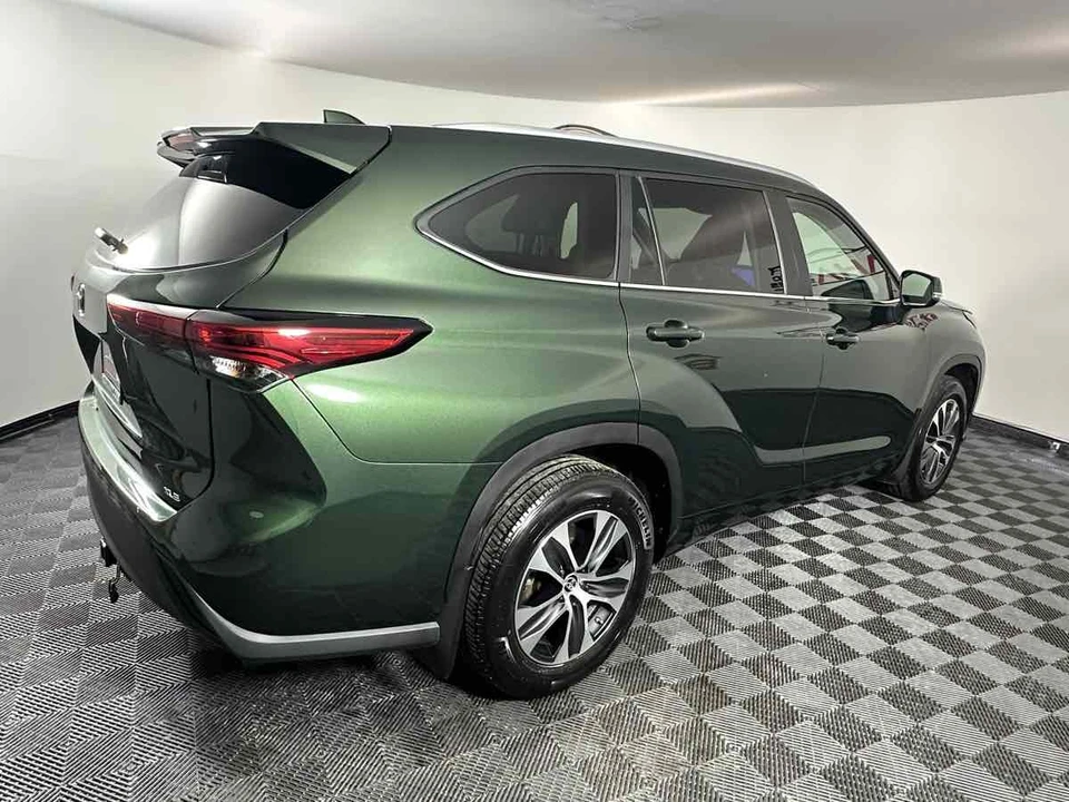 2023 Toyota Highlander - Image 8 of 21