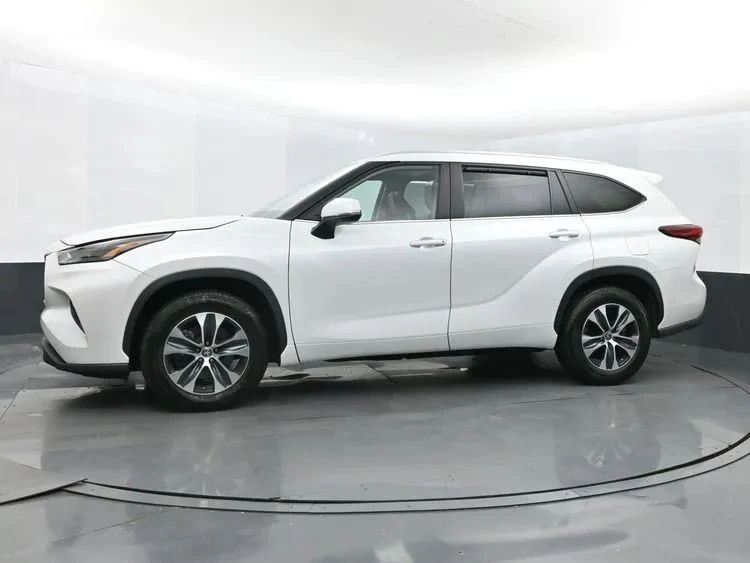 2023 Toyota Highlander - Image 5 of 12