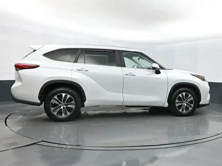 2023 Toyota Highlander - Image 4 of 12