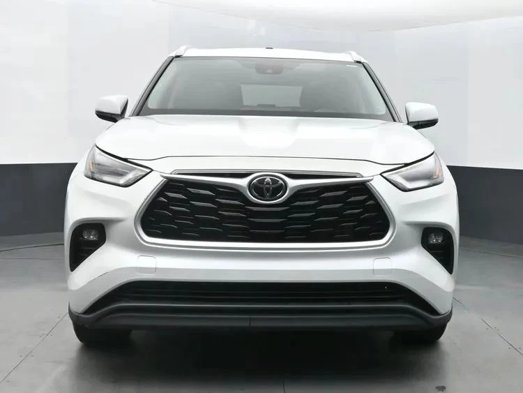 2023 Toyota Highlander - Image 3 of 12