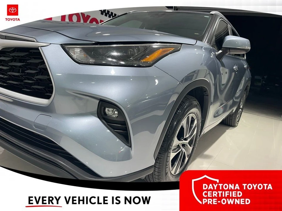 2023 Toyota Highlander - Image 2 of 12