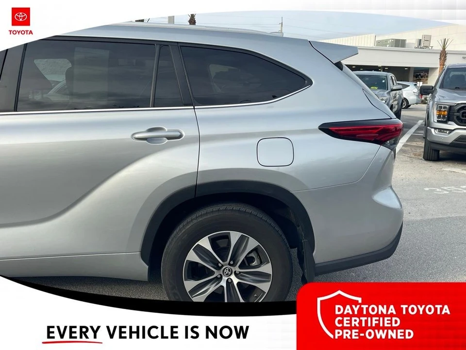 2023 Toyota Highlander - Image 4 of 10