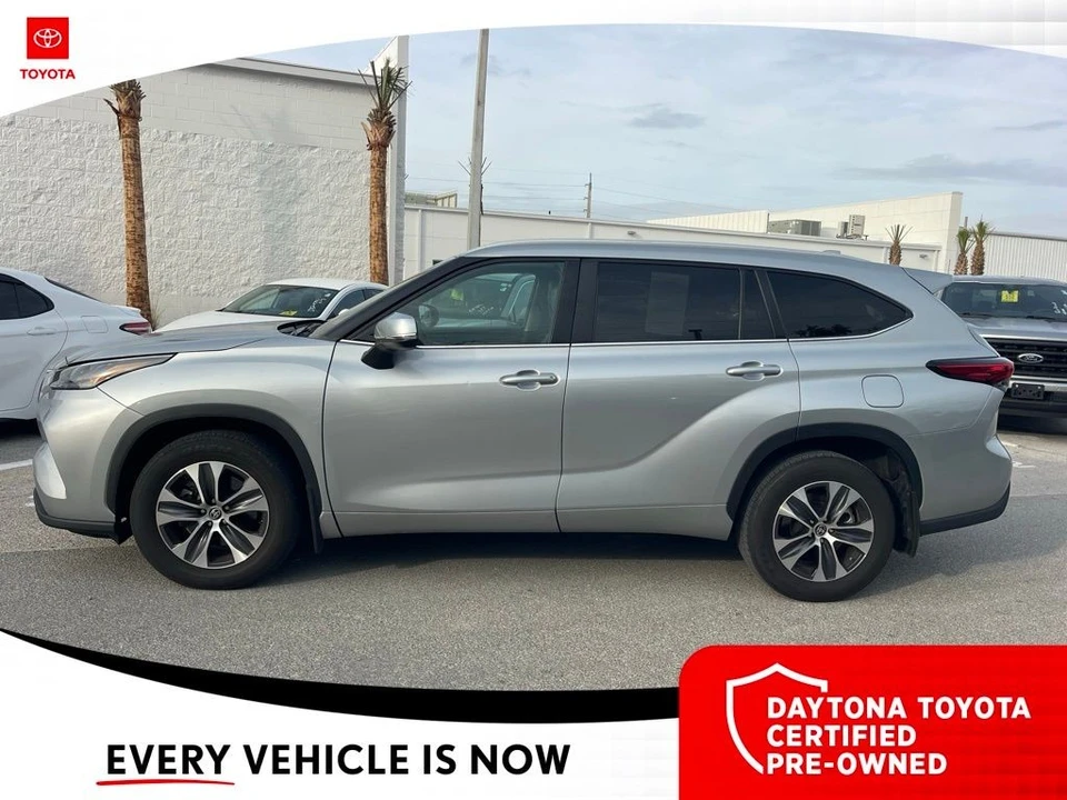 2023 Toyota Highlander - Image 2 of 10