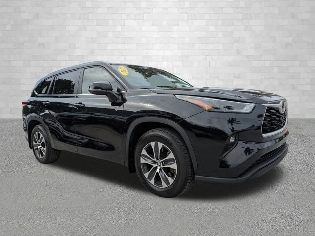 2023 Toyota Highlander - Image 2 of 21
