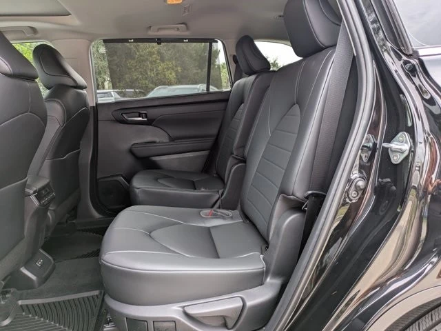 2023 Toyota Highlander - Image 15 of 21