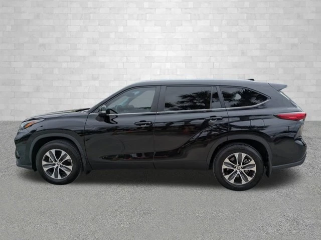2023 Toyota Highlander - Image 7 of 21