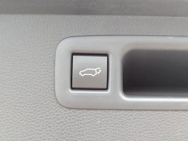2023 Toyota Highlander - Image 14 of 21