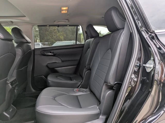 2023 Toyota Highlander - Image 16 of 21