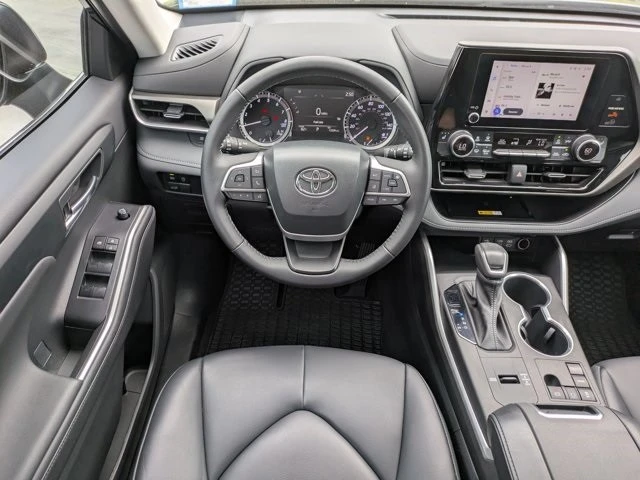 2023 Toyota Highlander - Image 19 of 21