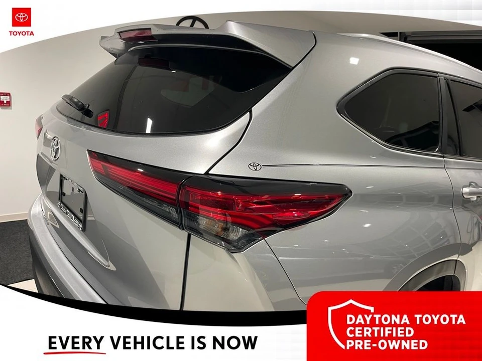 2023 Toyota Highlander - Image 10 of 12