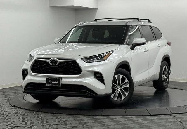 2023 Toyota Highlander - Image 3 of 12