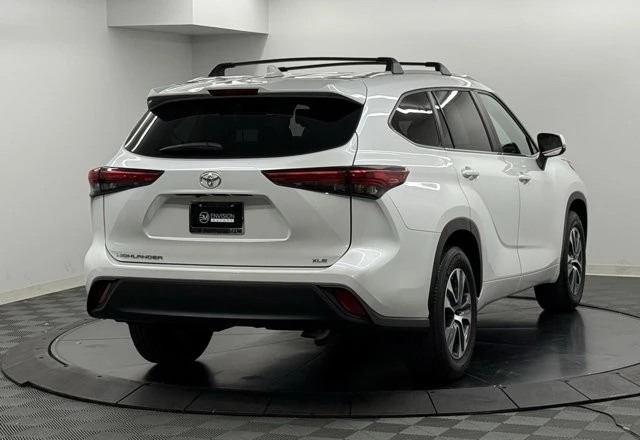 2023 Toyota Highlander - Image 11 of 12
