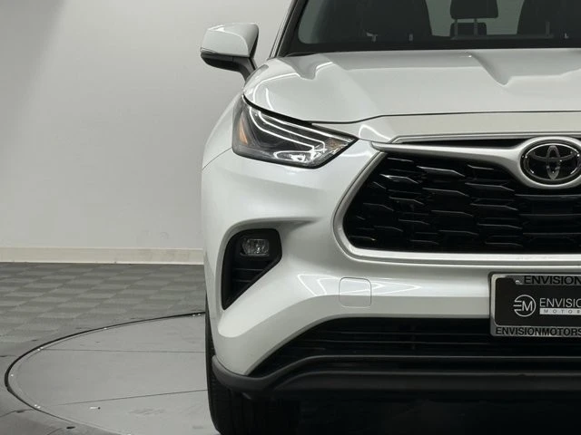 2023 Toyota Highlander - Image 7 of 12