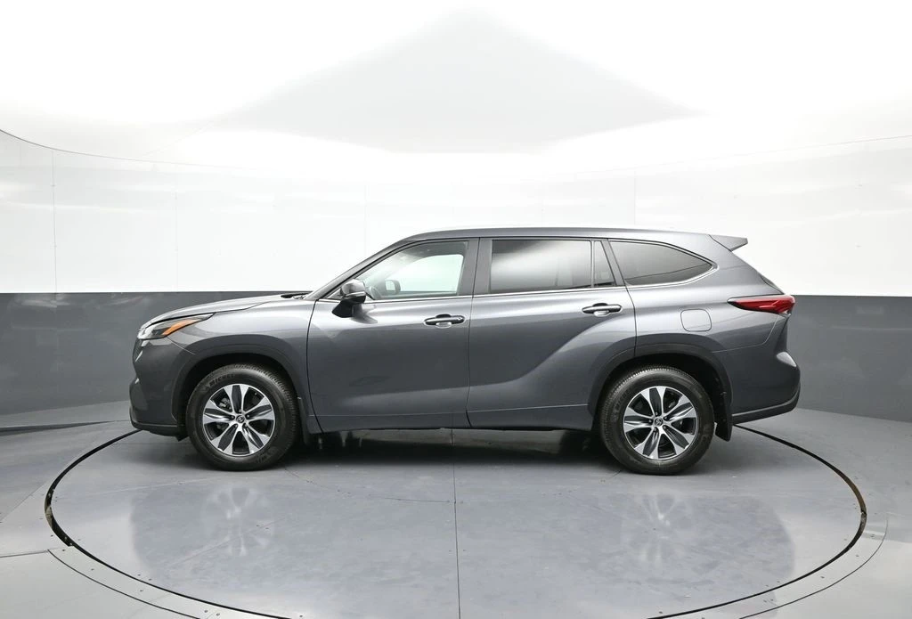 2023 Toyota Highlander - Image 9 of 12