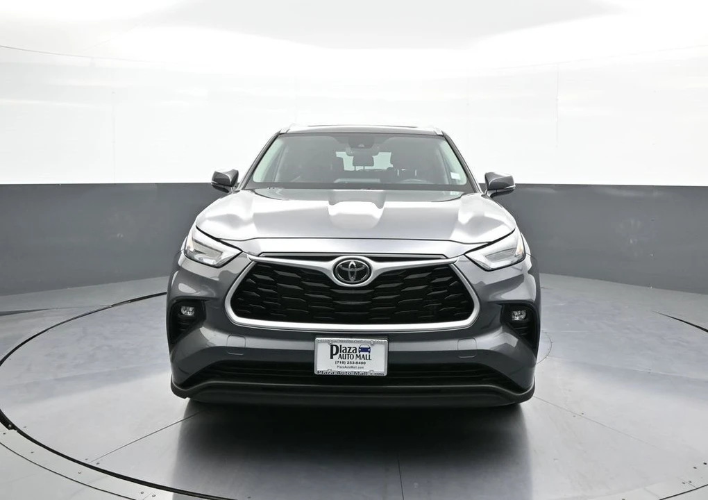 2023 Toyota Highlander - Image 2 of 12
