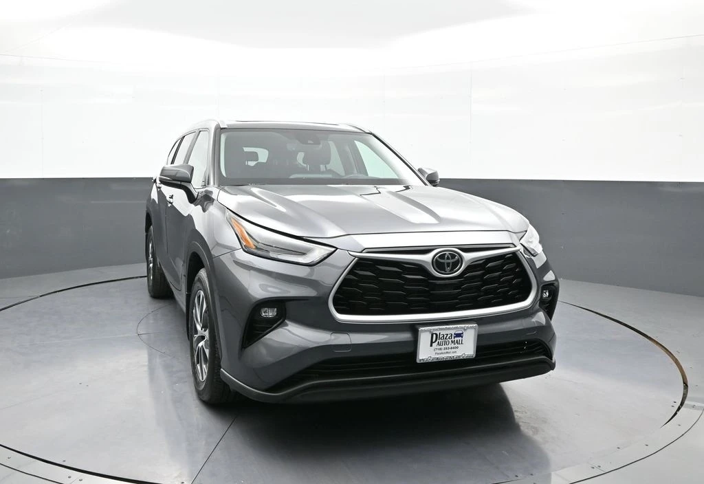 2023 Toyota Highlander - Image 3 of 12