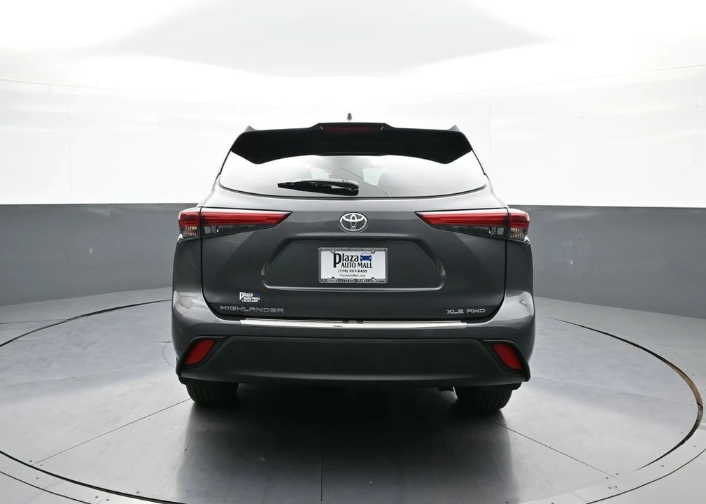 2023 Toyota Highlander - Image 7 of 12