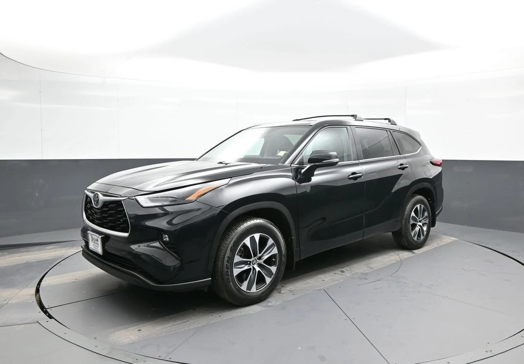 2023 Toyota Highlander - Image 10 of 12