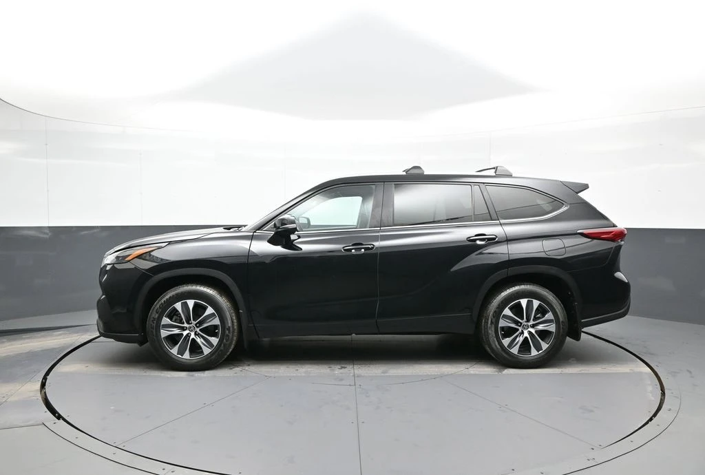 2023 Toyota Highlander - Image 9 of 12