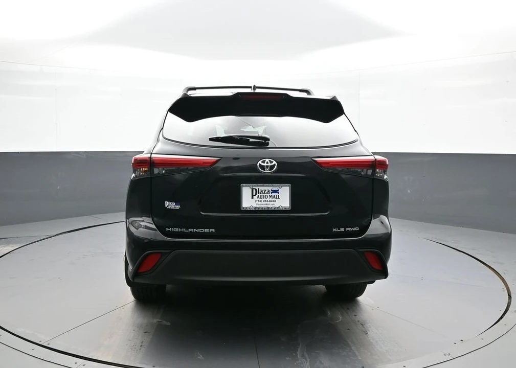 2023 Toyota Highlander - Image 7 of 12