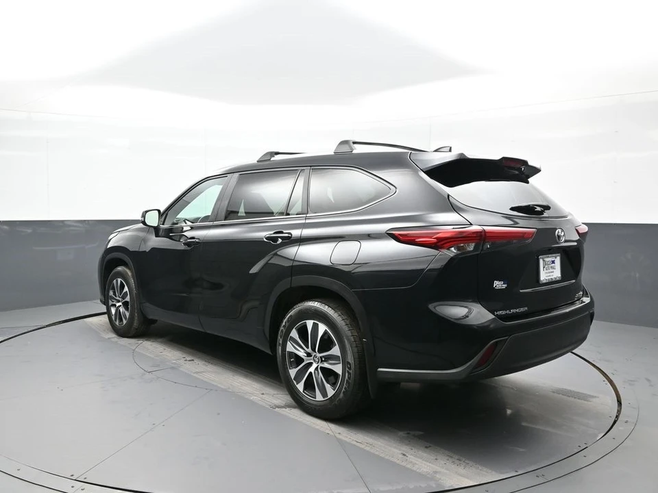 2023 Toyota Highlander - Image 8 of 12