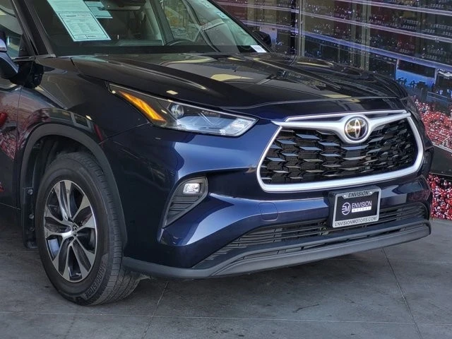 2023 Toyota Highlander - Image 2 of 12