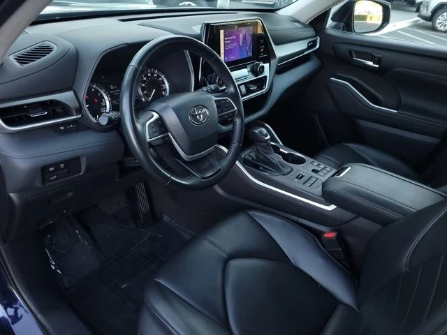 2023 Toyota Highlander - Image 8 of 12